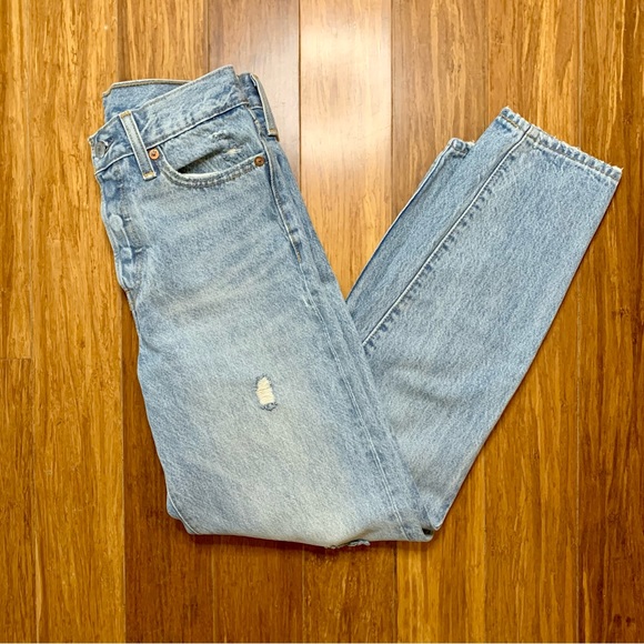 NWOT Levi's High Rise Wedgie Distressed Jean - Picture 3 of 8